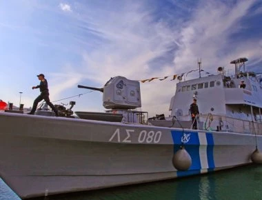 Ακόμη 48 παράνομους μετανάστες μετέφερε πλωτό του ΛΣ στη Σάμο